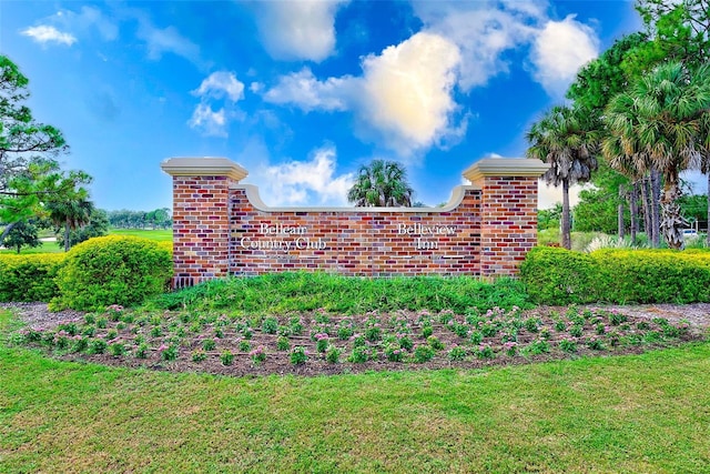 community / neighborhood sign featuring a lawn