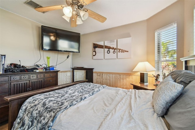 bedroom with ceiling fan