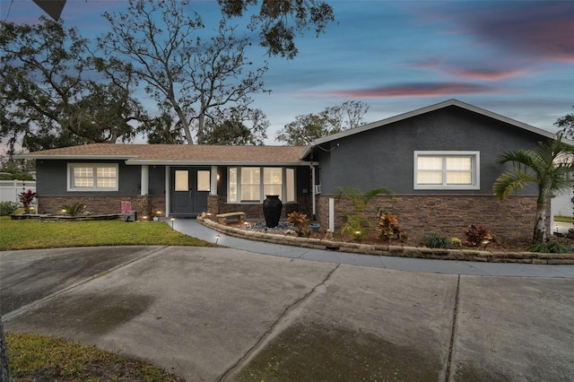 ranch-style home featuring a lawn