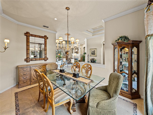 tiled dining room with crown molding, visible vents, an inviting chandelier, a textured ceiling, and baseboards