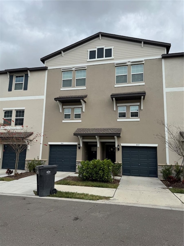 townhome / multi-family property featuring a garage