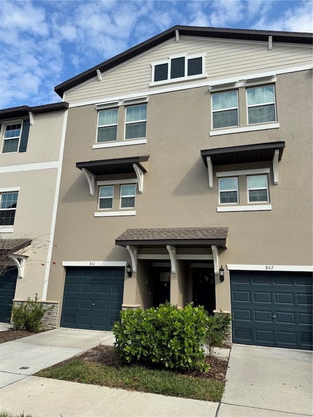 townhome / multi-family property featuring a garage