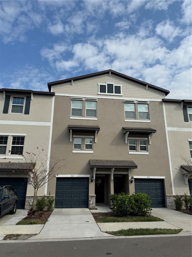 townhome / multi-family property featuring a garage