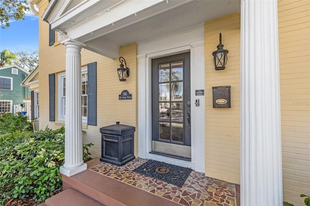 entrance to property featuring covered porch