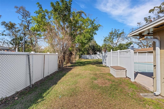 view of yard with a pool