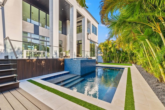 view of swimming pool