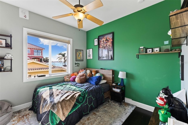 bedroom with ceiling fan