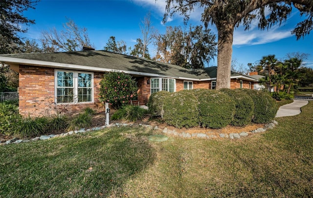 ranch-style home featuring a front yard