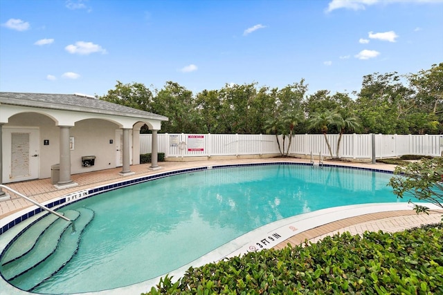 view of swimming pool