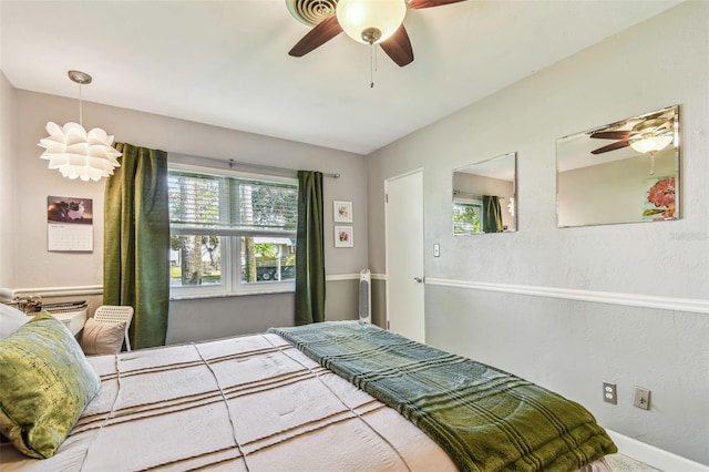 bedroom with ceiling fan