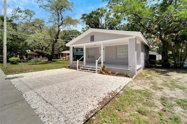 bungalow-style home featuring a front lawn and a porch