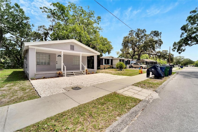 bungalow featuring a front yard