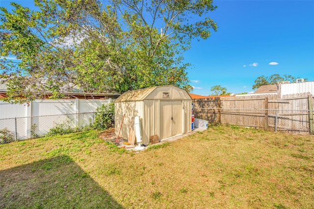 view of outdoor structure featuring a yard