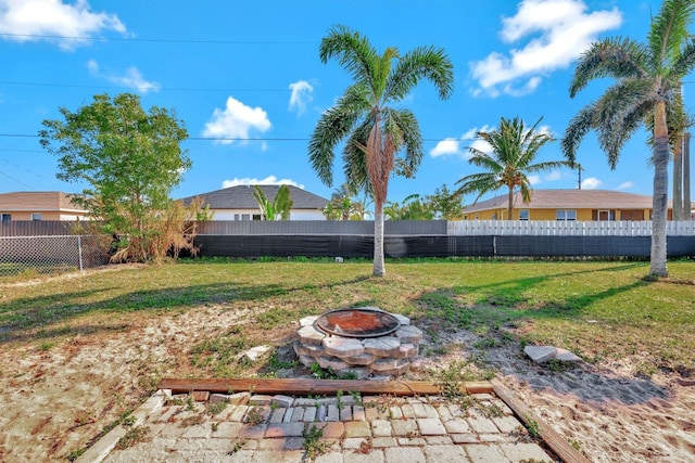 view of yard featuring an outdoor fire pit