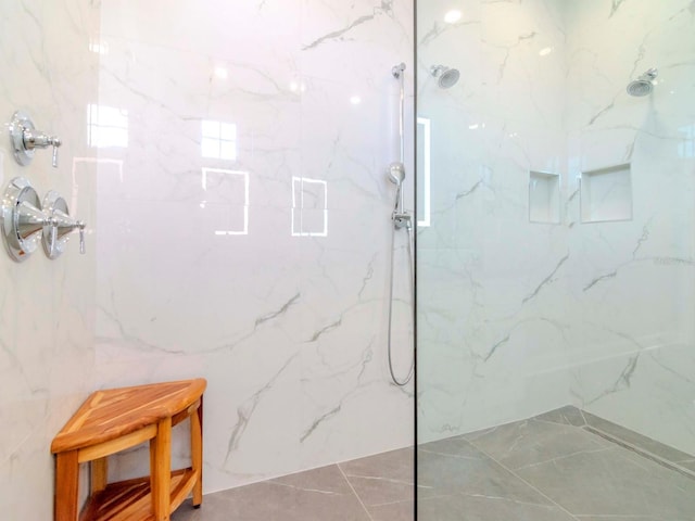 bathroom featuring a tile shower