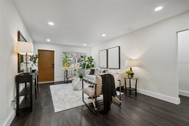 living area featuring dark wood-style floors, recessed lighting, and baseboards