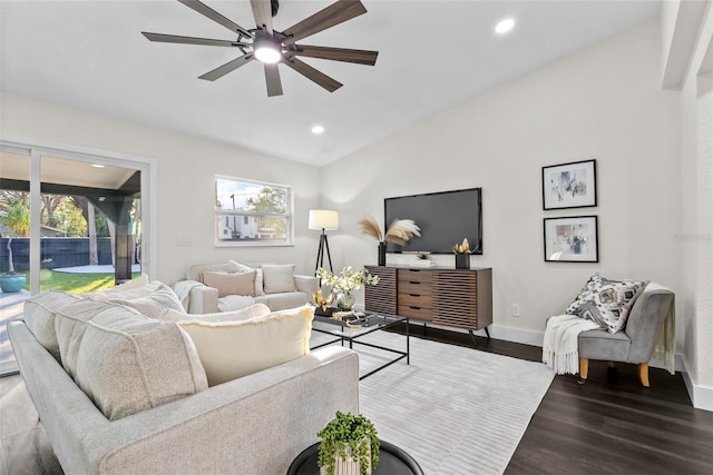 living area with recessed lighting, wood finished floors, a ceiling fan, baseboards, and vaulted ceiling