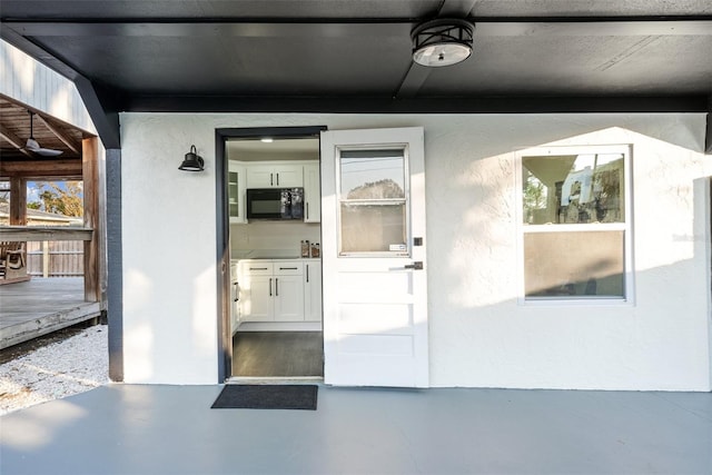 view of exterior entry featuring stucco siding