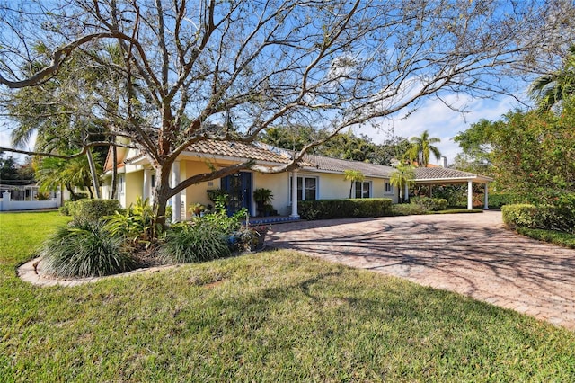 view of front of property with a carport and a front yard