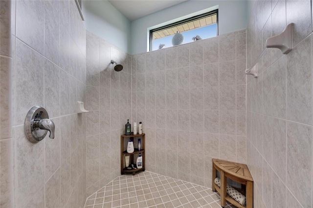 bathroom featuring tiled shower