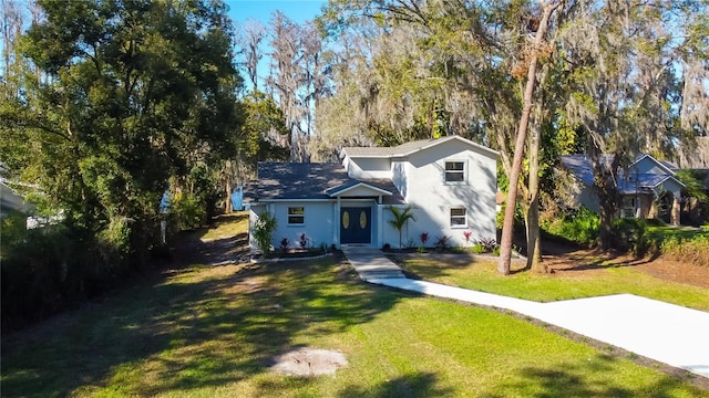 view of front of house featuring a front yard