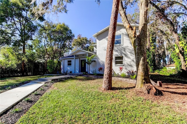 view of front facade featuring a front yard