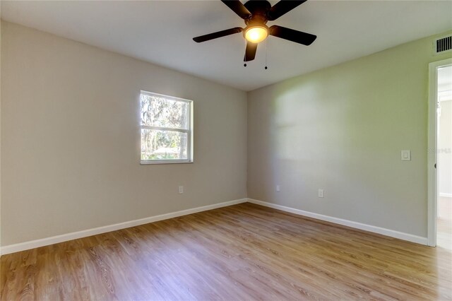 unfurnished room featuring light hardwood / wood-style flooring and ceiling fan