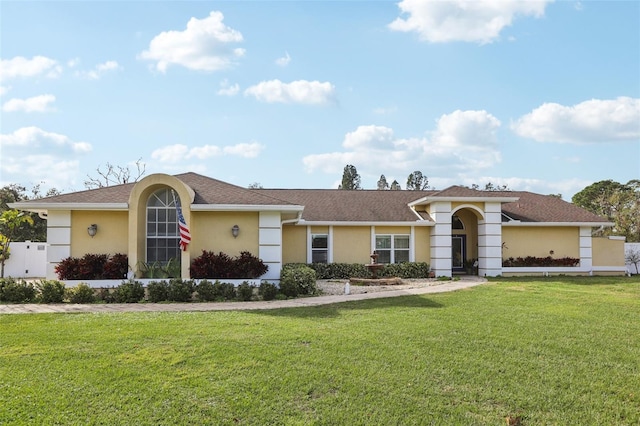 view of front of house with a front yard