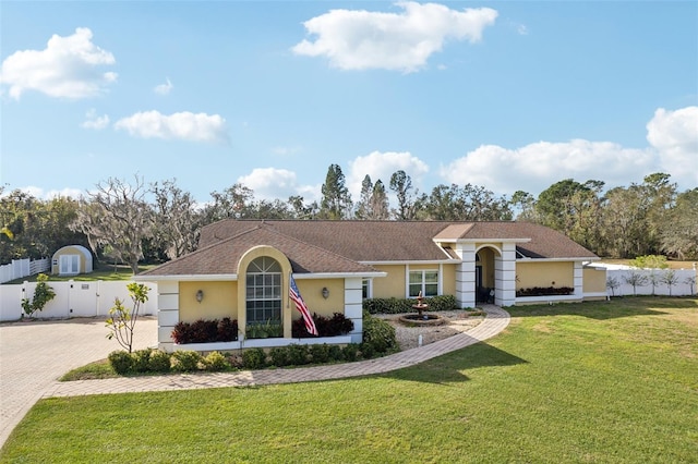 ranch-style home featuring a front lawn