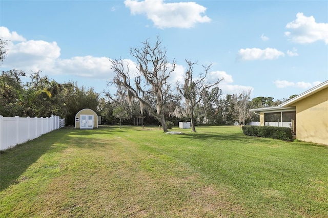 view of yard with a shed