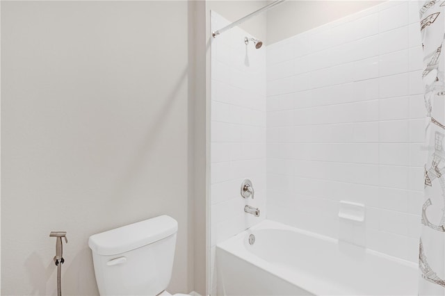 bathroom featuring toilet and shower / tub combo