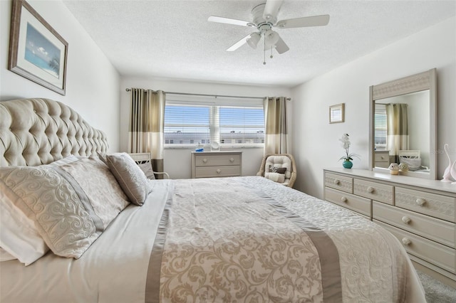 bedroom featuring ceiling fan and a textured ceiling