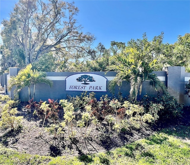 view of community / neighborhood sign