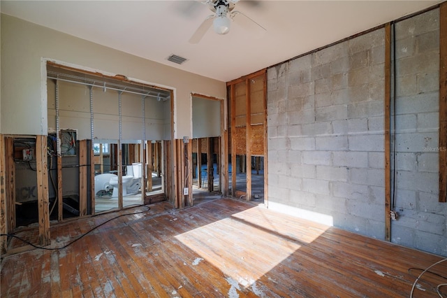 empty room with wood-type flooring and ceiling fan