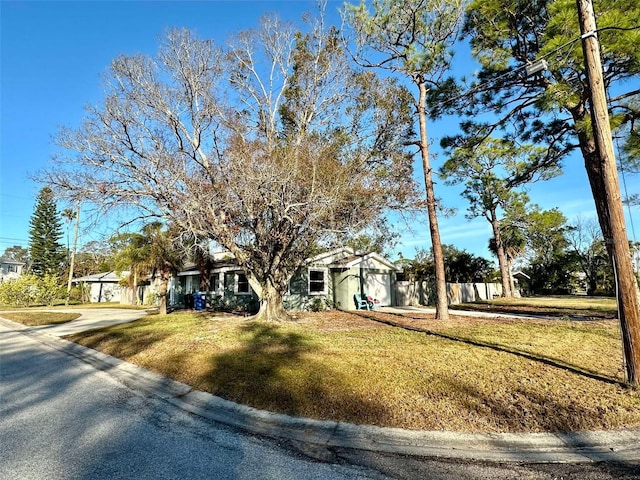 view of front of house with a front lawn