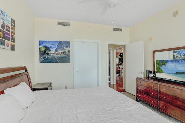 bedroom featuring ceiling fan