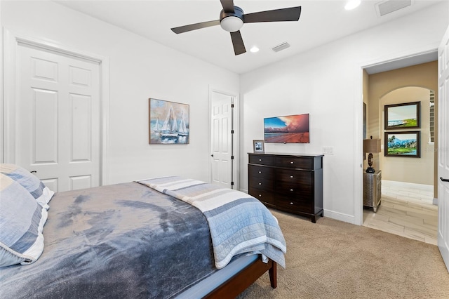 carpeted bedroom featuring ceiling fan