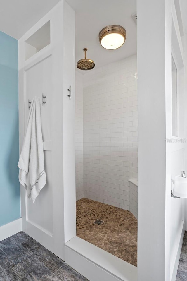 bathroom featuring tiled shower