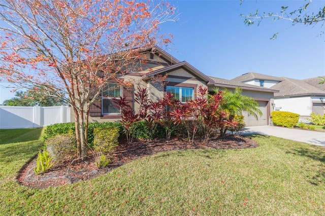 view of front facade featuring driveway, an attached garage, fence, and a front yard