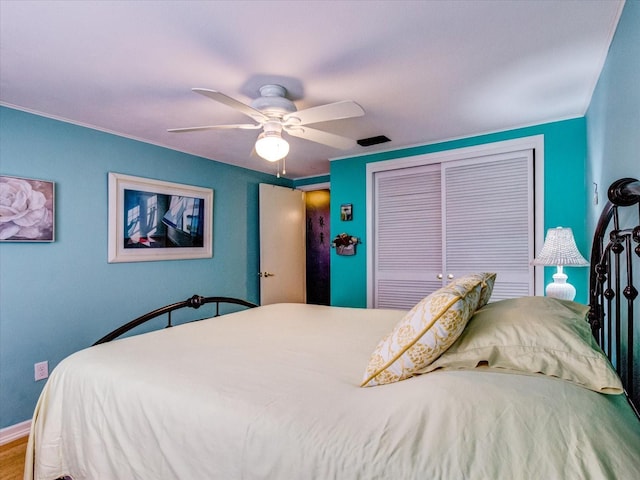 bedroom with ceiling fan, a closet, and baseboards