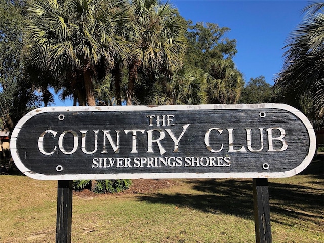 community / neighborhood sign with a lawn