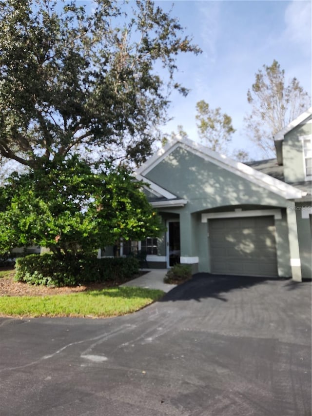 view of front facade featuring a garage