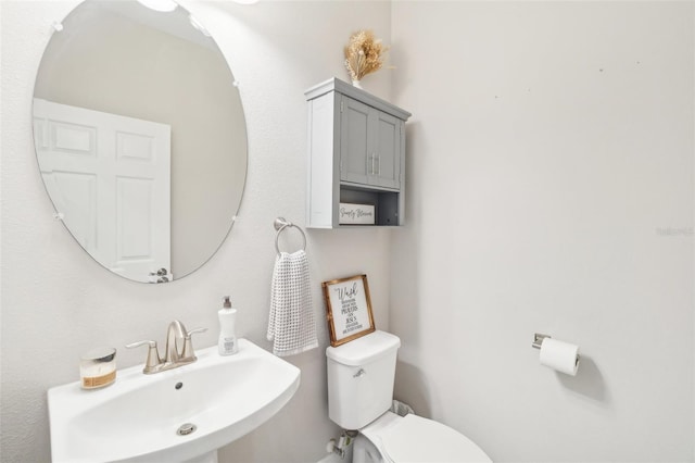 bathroom featuring toilet and sink