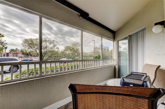 sunroom with lofted ceiling