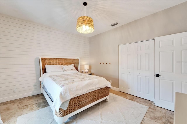 bedroom featuring a closet