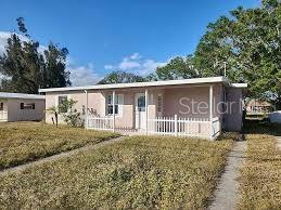 view of front of home with a front yard