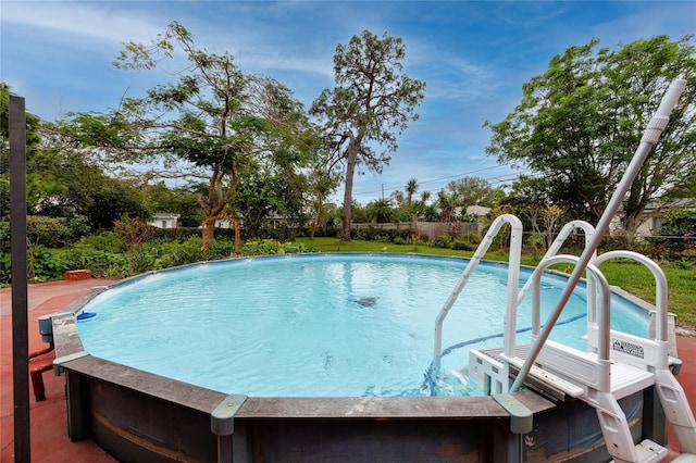 view of swimming pool