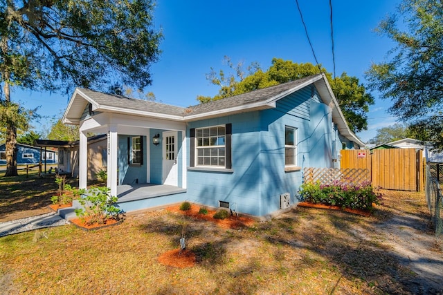 bungalow featuring a front yard and covered porch