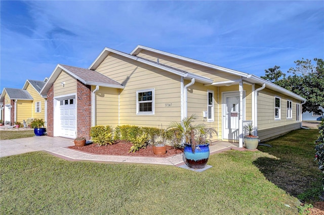 view of front of property featuring a garage and a front lawn