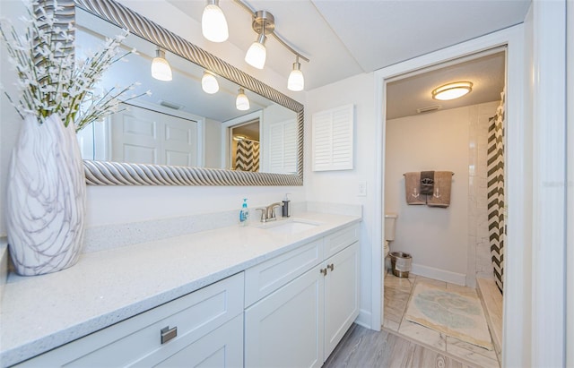 bathroom with a shower with curtain and vanity